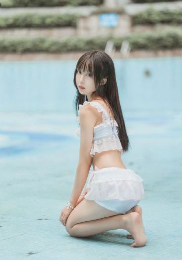 《漂亮的女邻居3》在线观看
