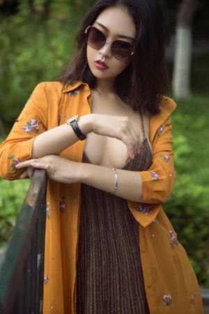 异国女郎在巴黎