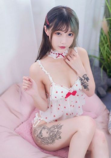 天天摸天天爽日韩欧美大片